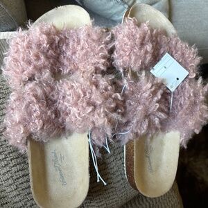 Universal Thread Goods Co. Fuzzy Mauve Slip-On Double Strap Sandals -Sz 8 NWT